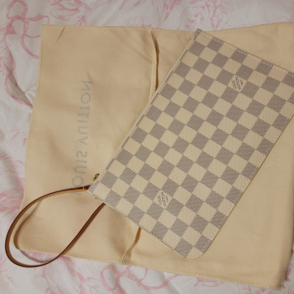 Authentic Louis Vuitton NF Pouch In Damier Azur - Picture 2 of 9